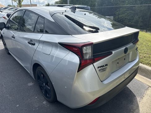 Used 2022 Toyota Prius FWD image 6