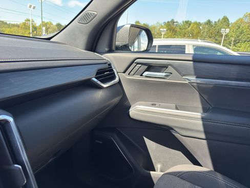 Used 2025 GMC Acadia Elevation image 23