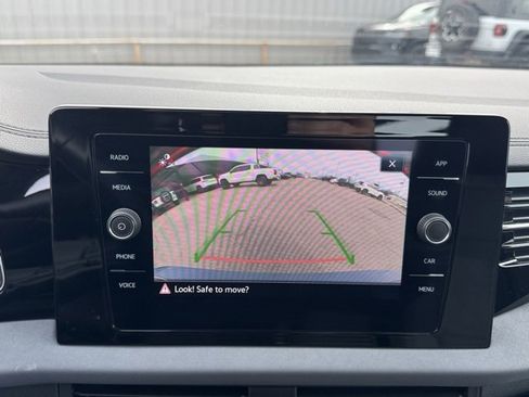 Used 2025 Volkswagen Jetta SE image 15