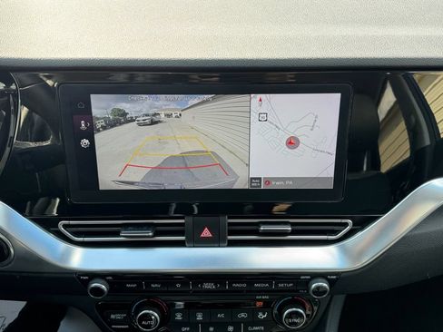 Used 2022 Kia Niro Touring Special Edition FWD image 18