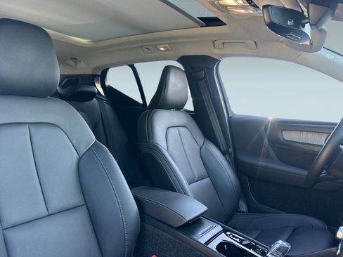 Used 2025 Volvo XC40 B5 Ultra w/ Climate Package image 30