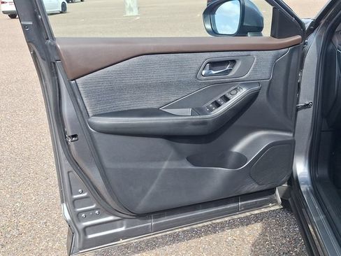 Certified 2023 Nissan Rogue SV FWD image 11