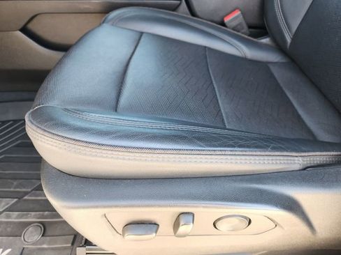 Used 2023 Chevrolet Suburban High Country image 23