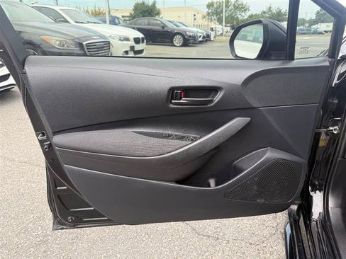 Used 2025 Toyota Corolla LE FWD image 17