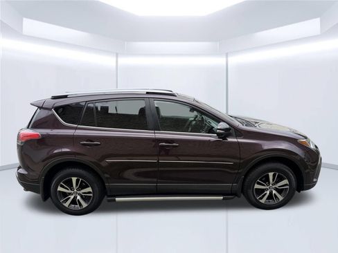Used 2018 Toyota RAV4 XLE AWD/4WD image 4