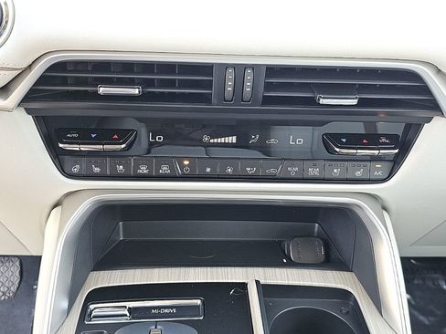 New 2026 MAZDA CX-90 Plug-In Hybrid w/ Premium Plus image 32