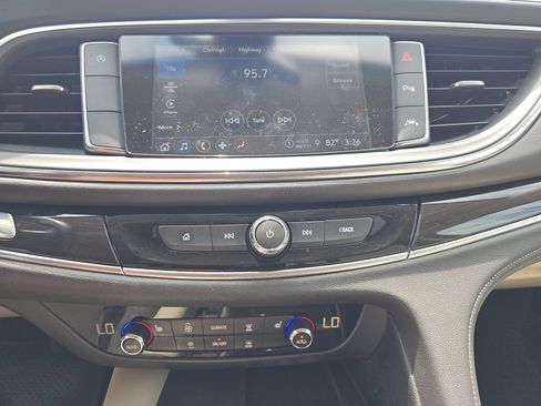 Used 2022 Buick Enclave Essence FWD image 13