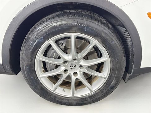 Used 2024 Porsche Cayenne Base image 35