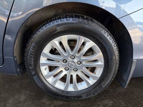 Used 2017 Toyota Sienna XLE w/ Protection Package image 38