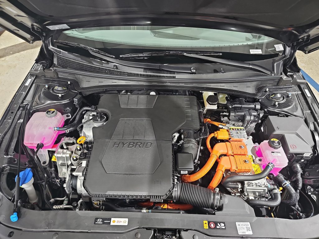 New 2026 Hyundai Elantra SEL FWD image 32