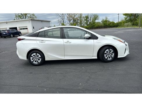Used 2016 Toyota Prius Four w/ Advanced Technology Package FWD image 9