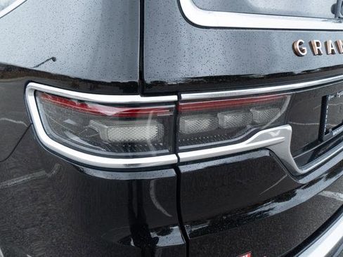 Used 2022 Jeep Grand Wagoneer Series III w/ Rear Seat Video Group 1 image 40