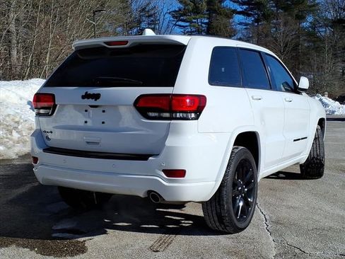 Used 2022 Jeep Grand Cherokee Laredo X AWD/4WD image 3
