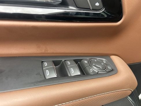 Certified 2025 Chevrolet Suburban High Country image 13