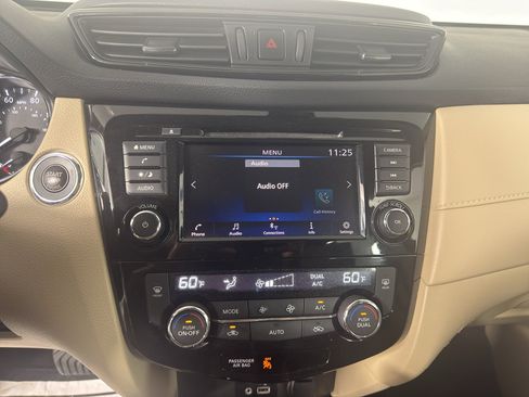 Used 2020 Nissan Rogue SV AWD/4WD image 26