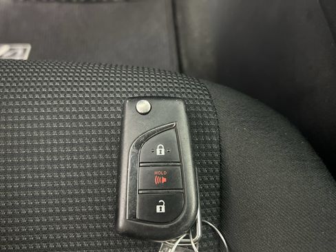 Used 2021 Toyota RAV4 LE FWD image 36