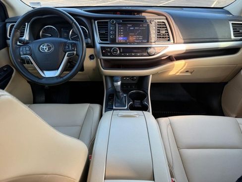 Used 2019 Toyota Highlander XLE image 13