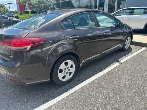 Used 2018 Kia Forte LX FWD image 4