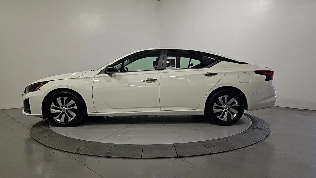 Used 2025 Nissan Altima 2.5 S FWD image 2