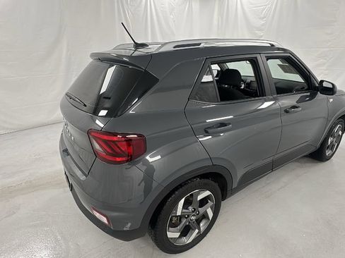 Used 2024 Hyundai Venue SEL image 3
