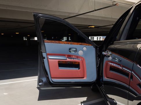 Used 2017 Rolls-Royce Ghost image 40