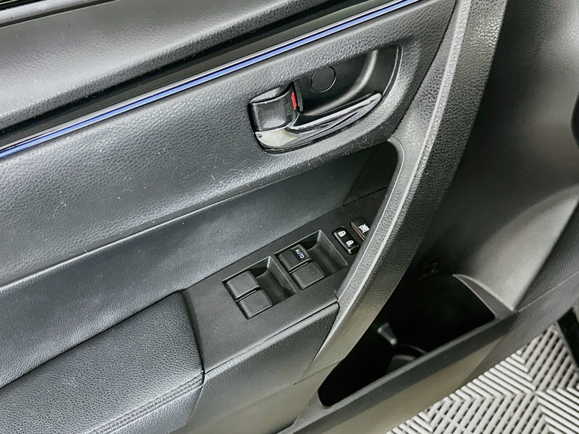Used 2019 Toyota Corolla SE FWD image 15