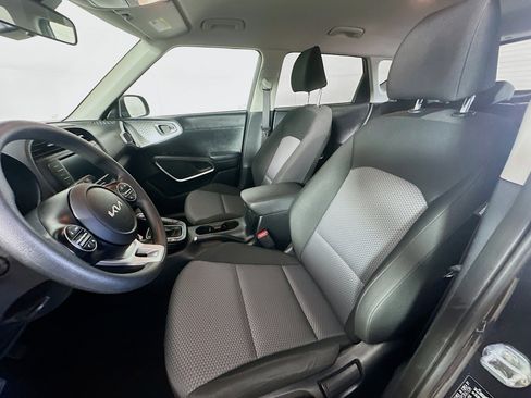 Used 2025 Kia Soul LX w/ LX Technology Package image 13