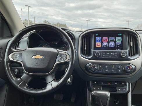 Used 2017 Chevrolet Colorado Z71 w/ Z71 Midnight Edition image 6