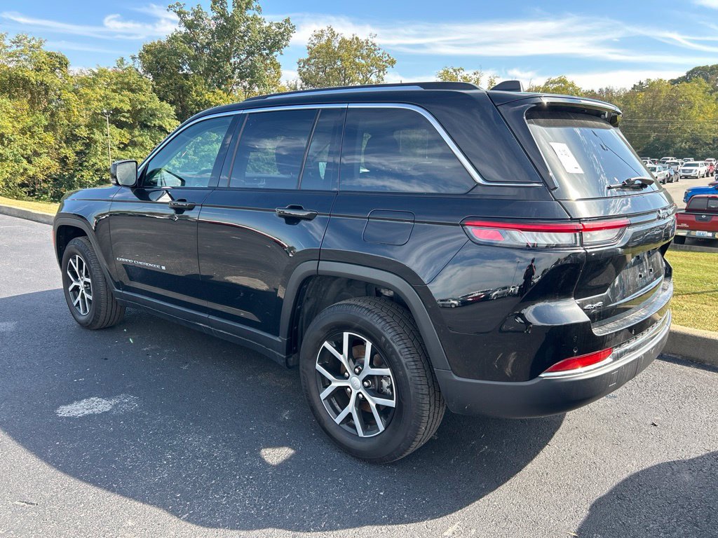 Used 2024 Jeep Grand Cherokee Limited AWD/4WD image 4
