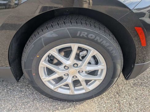 Used 2023 Chevrolet Equinox LS w/ LS Convenience Package FWD image 11