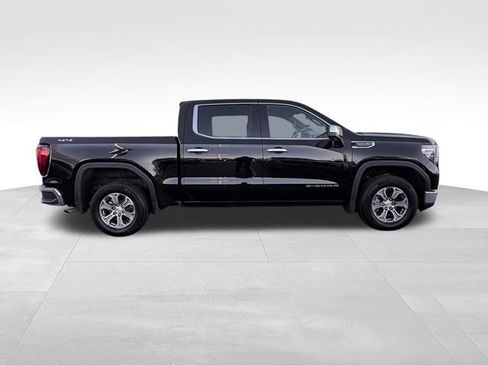 Used 2025 GMC Sierra 1500 SLT image 2