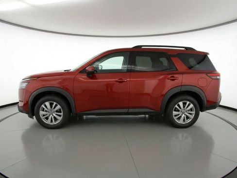 Used 2025 Nissan Pathfinder SV image 5