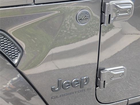 Used 2025 Jeep Gladiator Sport AWD/4WD image 10
