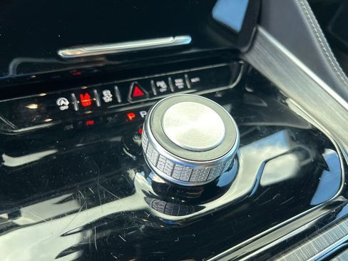 Used 2023 Jeep Wagoneer Series III w/ Preferred Equipment Group image 13