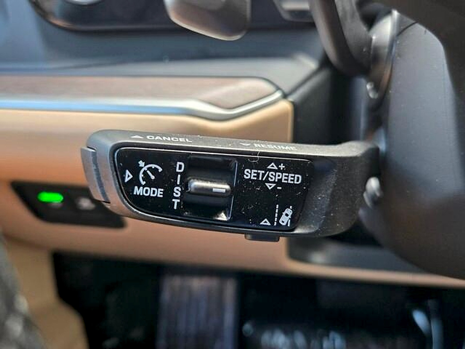 Used 2025 Porsche Cayenne AWD/4WD image 23