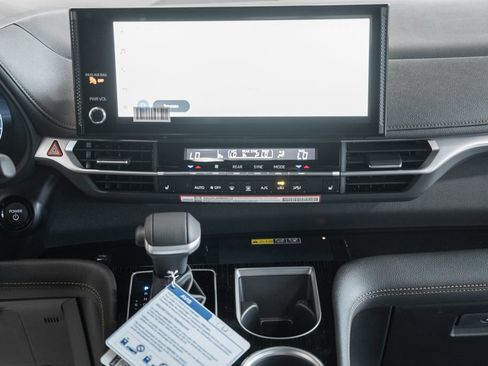 New 2026 Toyota Sienna XLE Woodland Edition AWD/4WD image 22
