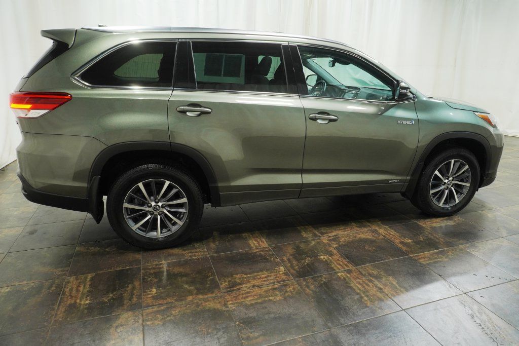 Used 2018 Toyota Highlander XLE AWD/4WD image 4