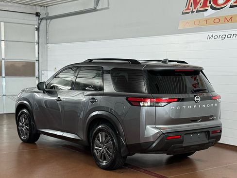 Used 2022 Nissan Pathfinder SV image 5