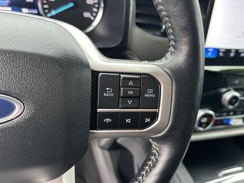 Used 2024 Ford Expedition XLT image 18