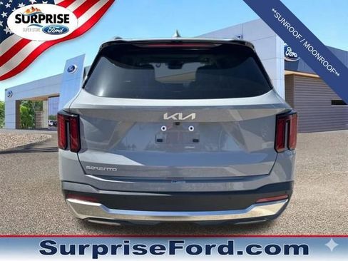 Used 2024 Kia Sorento EX w/ Panoramic Sunroof Package FWD image 5
