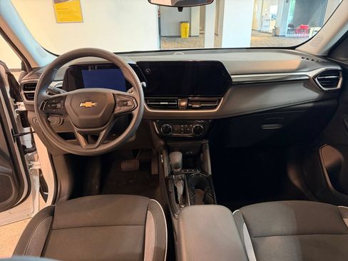 Used 2025 Chevrolet TrailBlazer LT FWD image 32