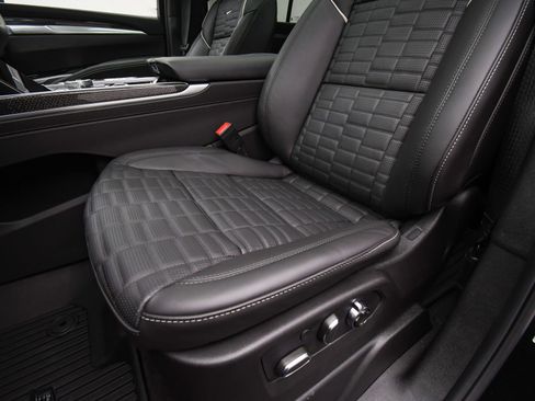 Used 2025 Cadillac Escalade V w/ LPO, ONYX Package image 61