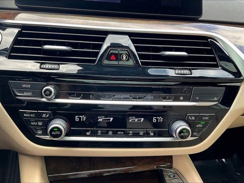 Used 2020 BMW 530i xDrive w/ Convenience Package image 15