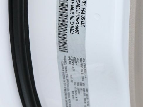Used 2024 Chrysler Pacifica Touring-L FWD image 32