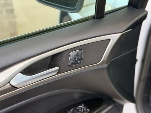 Used 2018 Ford Fusion SE w/ Equipment Group 602A FWD image 14