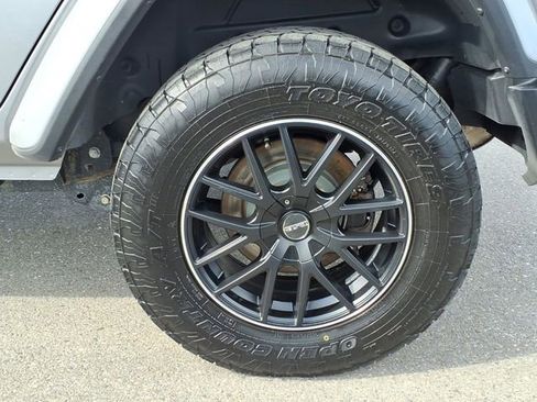 Used 2020 Jeep Wrangler Unlimited Sahara AWD/4WD image 9