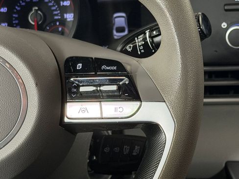 Used 2021 Hyundai Elantra SE FWD image 15
