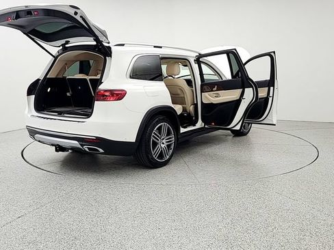 Used 2024 Mercedes-Benz GLS 450 4MATIC image 11