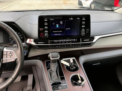 Certified 2024 Toyota Sienna XLE image 7