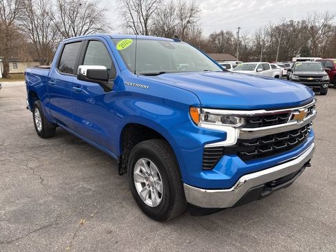 Used 2025 Chevrolet Silverado 1500 LT AWD/4WD image 3